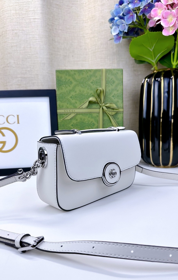 激安グッチバッグコピー背面デザイン